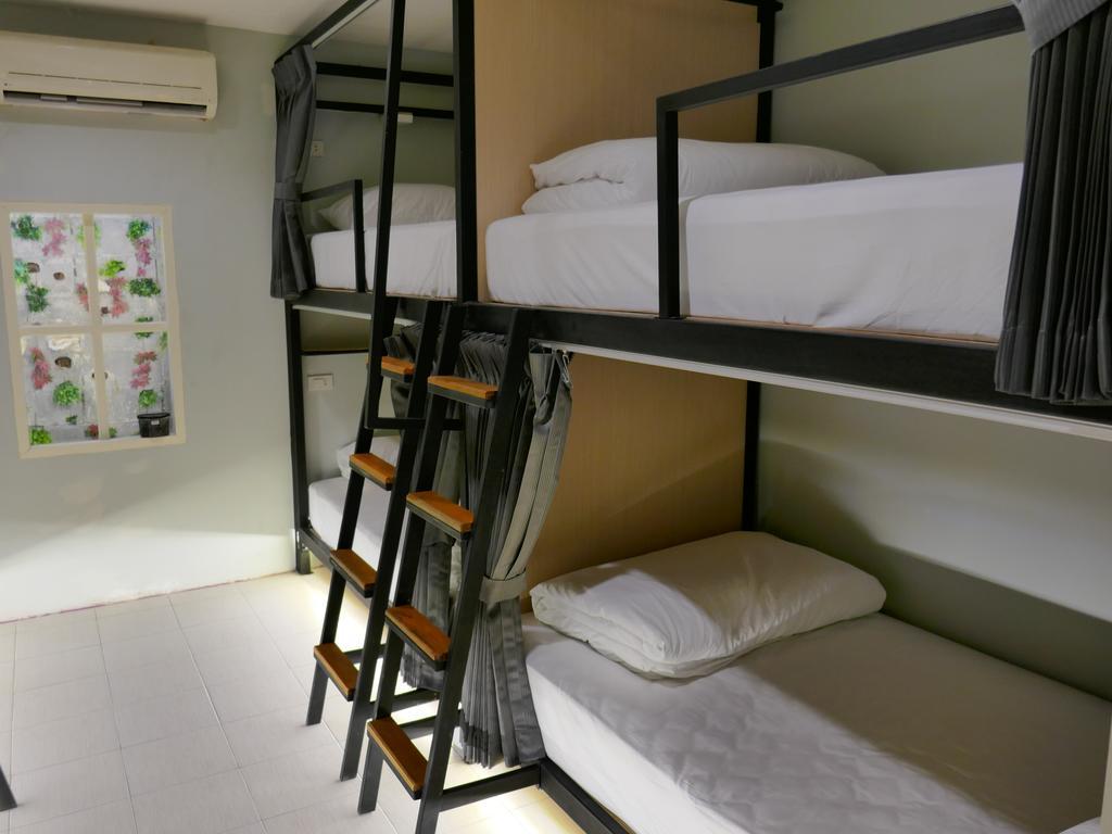 First 1 Boutique Hostel At Sukhumvit 1 Bangkok Luaran gambar