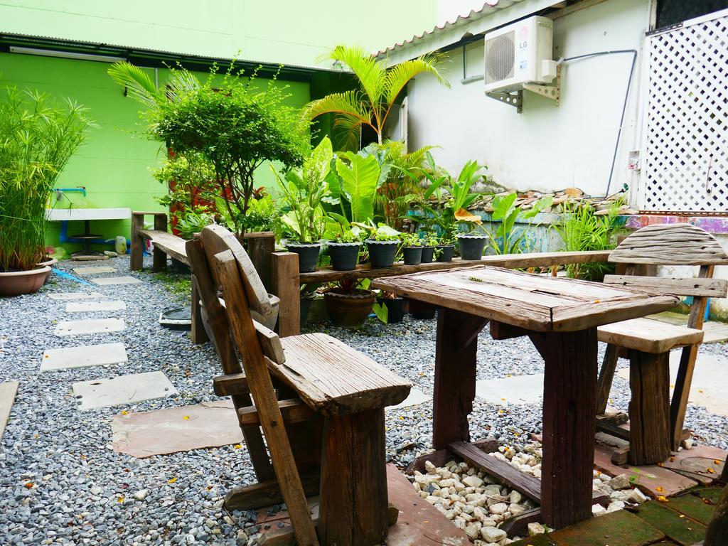 First 1 Boutique Hostel At Sukhumvit 1 Bangkok Luaran gambar