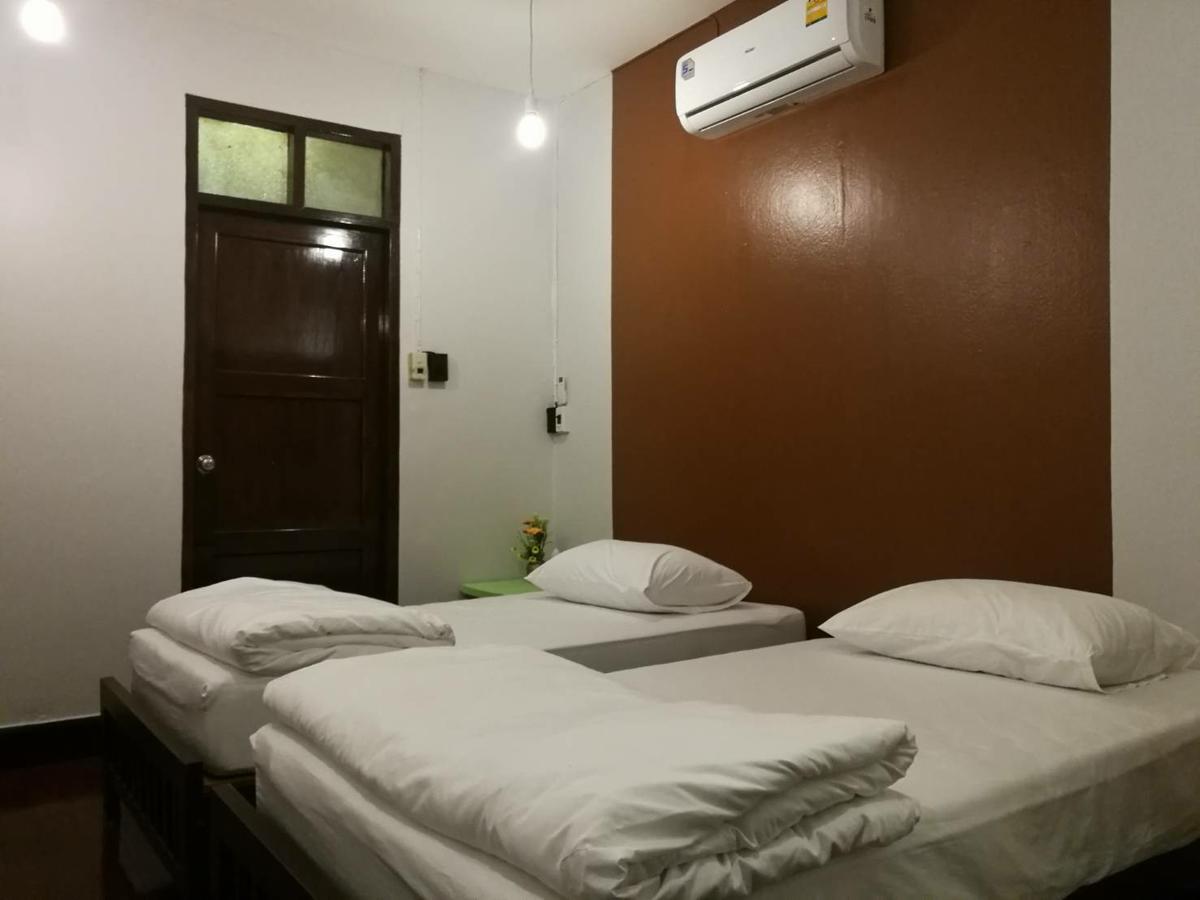 First 1 Boutique Hostel At Sukhumvit 1 Bangkok Luaran gambar