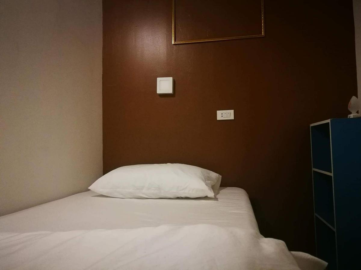 First 1 Boutique Hostel At Sukhumvit 1 Bangkok Luaran gambar