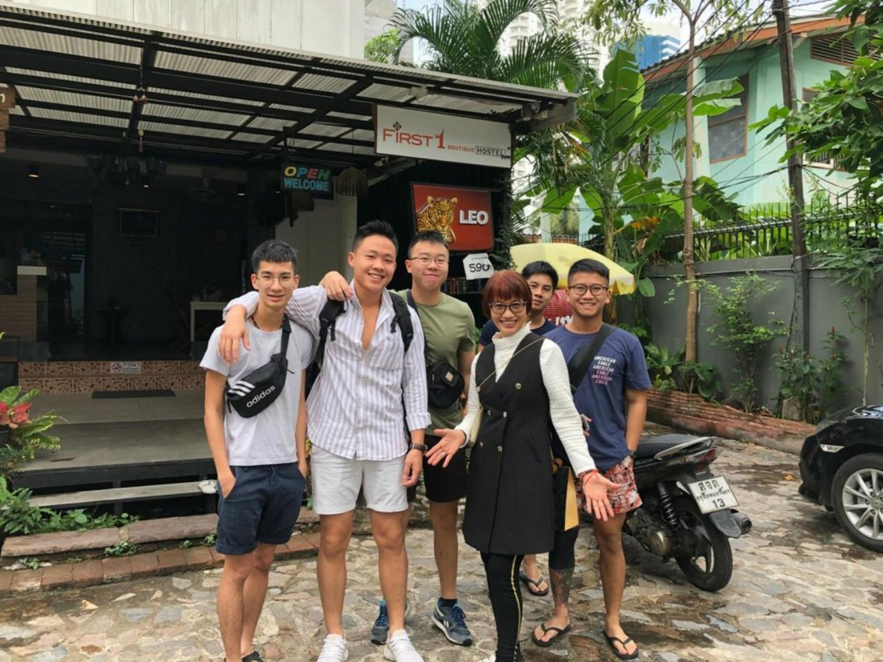 First 1 Boutique Hostel At Sukhumvit 1 Bangkok Luaran gambar