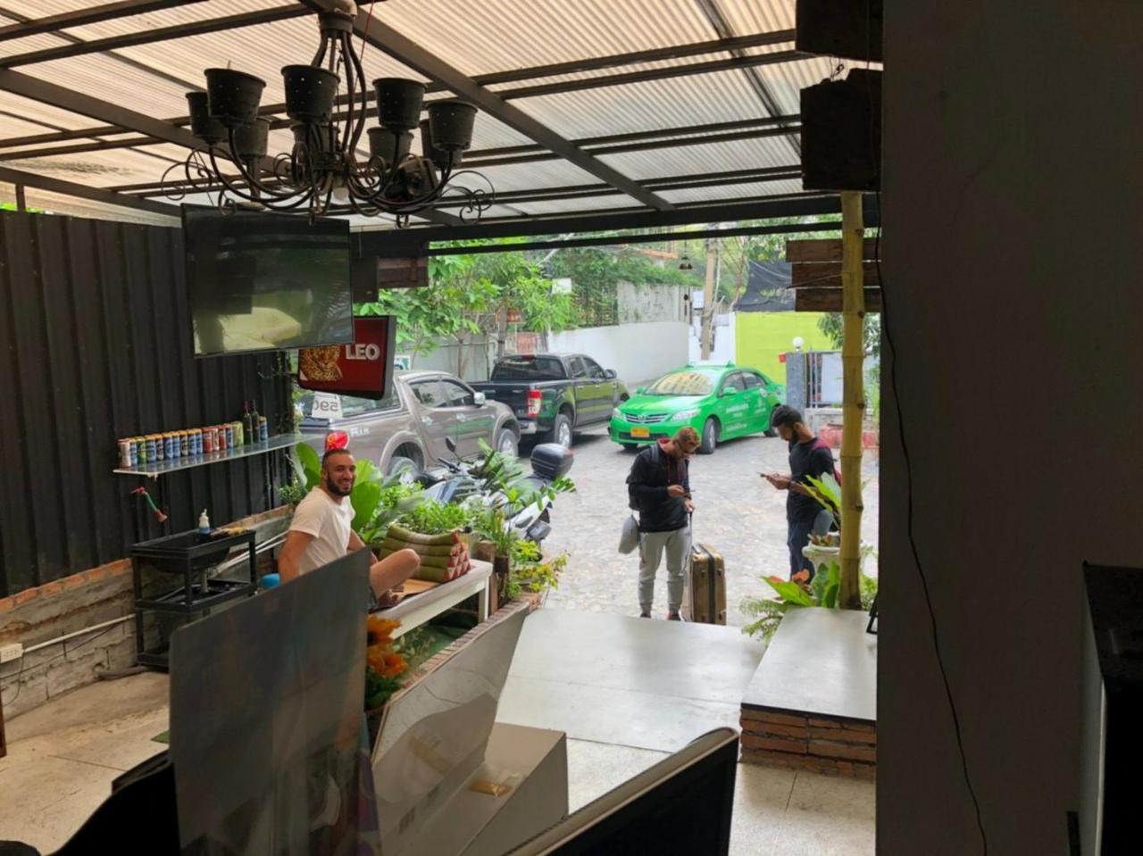 First 1 Boutique Hostel At Sukhumvit 1 Bangkok Luaran gambar